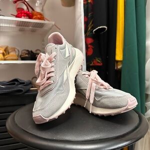Reebok pink shoes